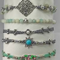 Flechtarmband mit Amazonite Jade und Metall Perle auf grauem Garn, trendy Bild 2