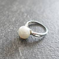 Perlenring aus Silber mit großer weißer Perle Bild 1