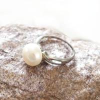Perlenring aus Silber mit großer weißer Perle Bild 4