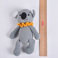 Handgefertigter gehäkelter Amigurumi Kuscheltier Koala "KOKO" aus Baumwolle, Ideal als Geschenk zur Geburt und O Bild 9