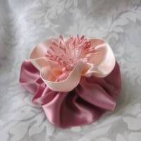 Rosa Kopfschmuck Haarklammer Satin Blume "Reve" für die Braut und festliche Anlässe Bild 2