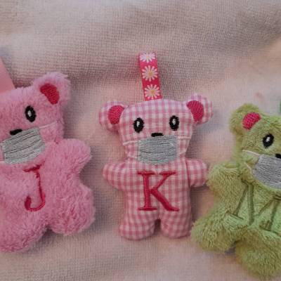 Stickdatei Teddy mit Maske In the Hoop ITH Schlüsselanhänger Taschenbaumler Maschinenstickerei Set 647