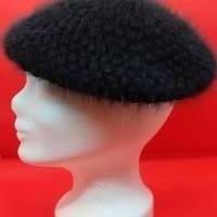 Gehäkelte Baskenmütze aus flauschigem, schwarzem Angoragarn Bild 3
