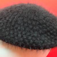 Gehäkelte Baskenmütze aus flauschigem, schwarzem Angoragarn Bild 7