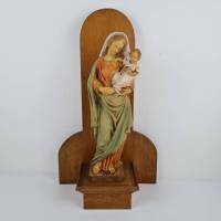 Madonna auf Wandkonsole - Heilige Maria mit Jesuskind auf Holzregal Bild 1