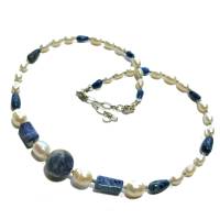 Perlenkette weiß handgemacht mit Sodalith und Lapslazuli blau Collier Weihnachtsgeschenk Kette Bild 2