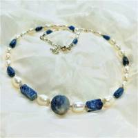 Perlenkette weiß handgemacht mit Sodalith und Lapslazuli blau Collier Weihnachtsgeschenk Kette Bild 6