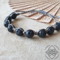 Armband mit schwarzen Lavastein-Perlen in hellgrau - extra groß/lang - Unisex - größenverstellbar - Makramee Bild 1