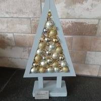 beleuchteter Weihnachtsbaum mit Kugeln_gold Bild 1