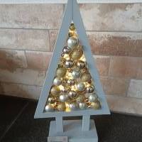 beleuchteter Weihnachtsbaum mit Kugeln_gold Bild 2