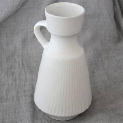 weiße Keramikvase 60er Jahre/ A