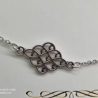 Zartes, filigranes, minimalistisches Edelstahl Armband mit keltischem Symbol aus Metall Bild 2