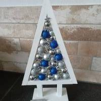 beleuchteter Weihnachtsbaum mit Kugeln_silber und blau Bild 1