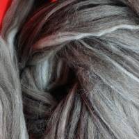 50 Gramm Jakobschafwolle grau-weiß  im Kammzug zum Spinnen, Filzen und Basteln Bild 3