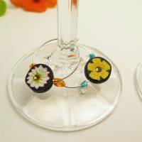 Weinglasmarkierer "Blumen" Mit Glasperlen und Strasssteinen verziert. Bild 6