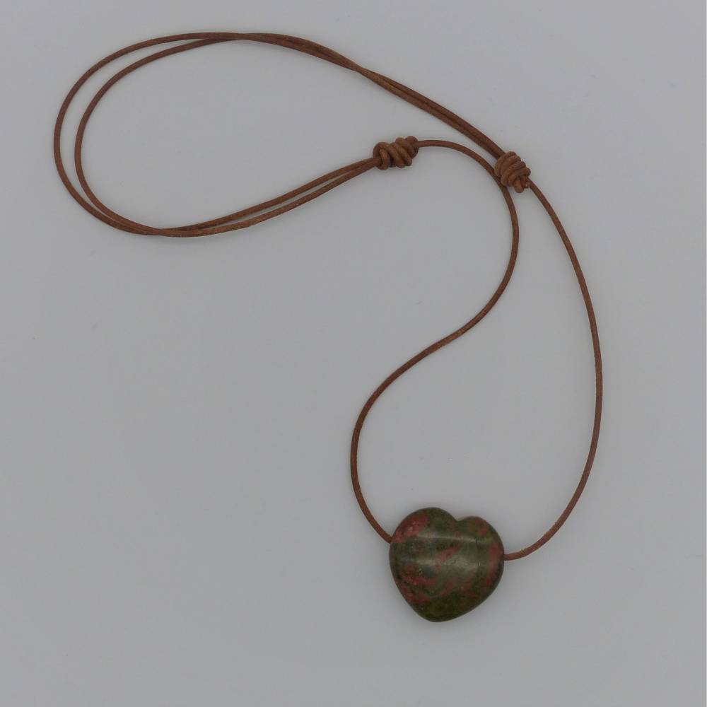 Herzkette, Halskette mit Edelsteinherz grün rot Lederband mit Schiebeknoten, Unakit, Schmuck, Einzelstück Bild 1