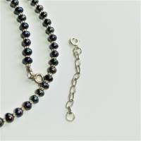 Extravagante Perlenkette in grau mit Focalperle in buntem Edelsteinmix handgemacht Collier bunte Kette Geschenk für sie Bild 4