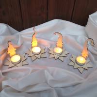 Kerzen-Wichtel Vierergruppe mit Teelicht-Sternen, Steckset aus Holz Bild 1