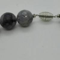Web-Achat Kette   Kette aus grau-schwarz facettierten Webachat Perlen in Kombination mit versilberten Schmuckelementen Bild 4