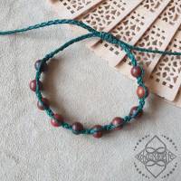 Armband mit rotbraunen Sandelholz-Perlen in grün - Unisex - größenverstellbar - Makramee Bild 2