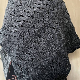 Schultertuch handgestrickt 135x60cm