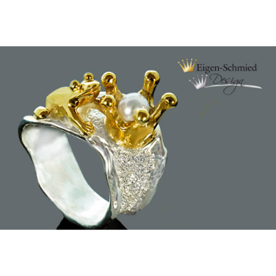 Goldschmiede Froschring "Frosch mit Krone" in 925er Sterling Silber mit Teilvergoldung und Perle, Ring Dame, Wei