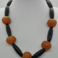Afrika °3   Kette aus schwarzen Glasolivetten und orangfarbenen Krobo Dogon Perlen Bild 2