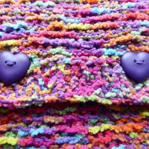 Kissenbezug Kissenhülle handgestrickt kuschelig weich in Regenbogen-Farben und lila ca. 38 x 38 cm passend für Kissen 40 Bild 6