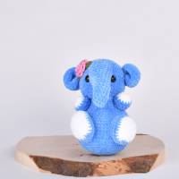 Handgefertigter und gehäkelter Elefant ELENORE aus Baumwolle Bild 1