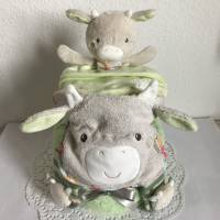 Junge Windeltorte grün Geschenk Babyparty Geburt Taufe Kuh Schmusetuch Lätzchen Rasselsöckchen Bild 2