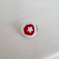 Ansteck-Pin, frei Hand gestickt mit der Nähmaschine, Stern, weiß-rot Bild 4