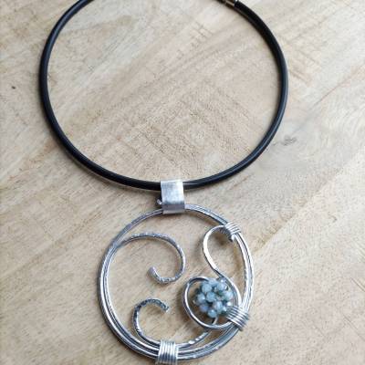 Drahtjuwel Drahtschmuck, Triskele, keltischer Schmuck, Aluminium Schmuck silber, Silber Anhänger, Elfenkette