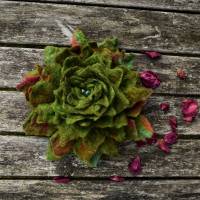 Sukkulenten, Echeverien aus Wolle mit Natursteinperlen, große Blumenbrosche, Haarspange, Haarschmuck, nass gefiltzt Bild 4