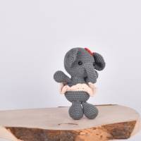 Handgefertigter und gehäkelter Elefant LILLY aus Baumwolle, Kuscheltier, für Kinder Bild 7