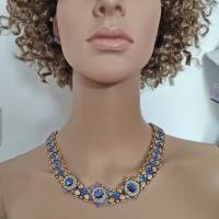 Wunderschönes, edles Collier in Handarbeit gefertigt in Saphir Blau und Gold Matt, mit 3 Austrian Crystal Rivolis Bild 9