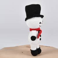 Handgefertigte gehäkelte Puppe Schneemann "OLAF" aus Baumwolle, Kuscheltier, für Kinder, Weihnachtsdeko Bild 6