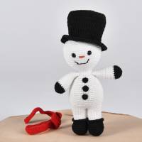 Handgefertigte gehäkelte Puppe Schneemann "OLAF" aus Baumwolle, Kuscheltier, für Kinder, Weihnachtsdeko Bild 7