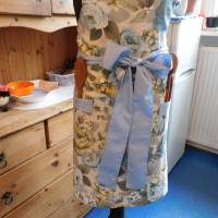 florale hellblaue Damenkochschürze , Küchenschürze , Backschürze Bild 2