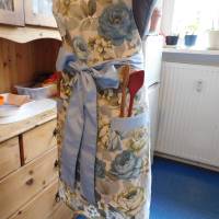 florale hellblaue Damenkochschürze , Küchenschürze , Backschürze Bild 8