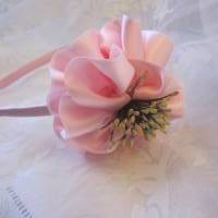 Romantische Rosa Haarblume Haarschmuck Haarreif mit Satinblume "Carole" Bild 1