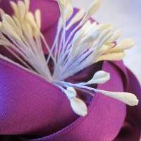 Lila Kopfschmuck Haarklammer Satin Blume "Maud" für die Braut und festliche Anlässe Bild 4