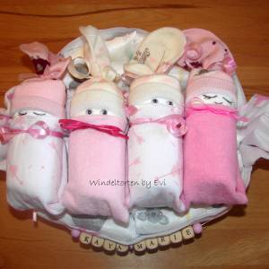 Windeltorte für Mädchen,  Windelbabys im Tuch, schönes Geschenk zur Geburt, nachhaltig Bild 9