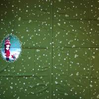 French-Terry-Panel Weihnachtsmädchen mit Hase von Glünz, grün mit Punkten, Schneeflocken, 1,05 x 1,50m Bild 2