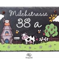 Hausnummer Schiefer handbemalt mit Wunschtext Motiv Bauernhof individuell personalisiert Bild 1