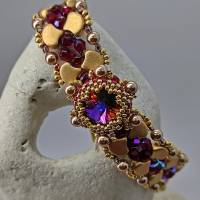 Wunderschönes, edles Armband in Handarbeit gefertigt in Siam Rot und Gold Matt. Toller Blickfang Bild 1
