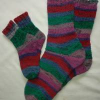 Socken Strümpfe Partnerlook für Eltern und Kind handgestrickt rot grün lila Bild 1