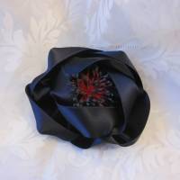 Dunkelblauer Kopfschmuck Haarklammer Satin Blume "Nuit" für festliche Anlässe Bild 4