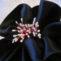 Schwarze Haarblume Trauer Kopfschmuck Haarklammer Satin Blume "Noir" für festliche Anlässe Bild 3