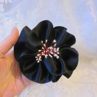 Schwarze Haarblume Trauer Kopfschmuck Haarklammer Satin Blume "Noir" für festliche Anlässe Bild 4