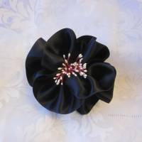 Schwarze Haarblume Trauer Kopfschmuck Haarklammer Satin Blume "Noir" für festliche Anlässe Bild 5